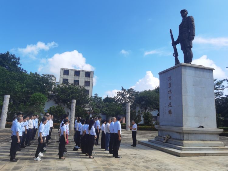 賡續(xù)紅色基因 奮進時代征程 ——市國資委機關(guān)聯(lián)合市環(huán)發(fā)公司開展主題黨日暨清廉國企教育活動(圖4)